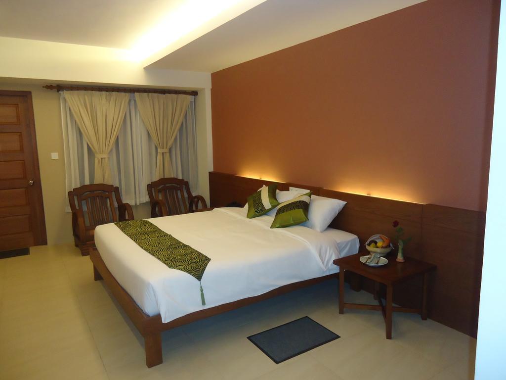 Paradise Hotel Nyaung Shwe Inle Lake Oda fotoğraf